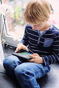 child_boy_online_games_tablet_technology_internet_200x300